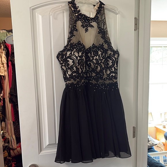 Bee Darlin Dresses & Skirts - Elegant Black Lace Dress
